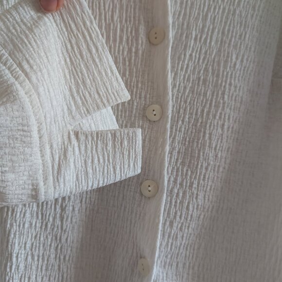 VINTAGE - white creme button up - Picture 4 of 8